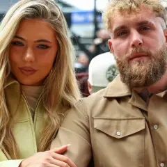 Jutta Leerdam i jej partner Jake Paul na wydarzeniu.