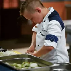 Ile lat ma Karol z Hell's Kitchen? Poznaj wiek uczestnika show