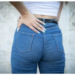 Spodnie skinny fit damskie - co to znaczy i jak je nosić?