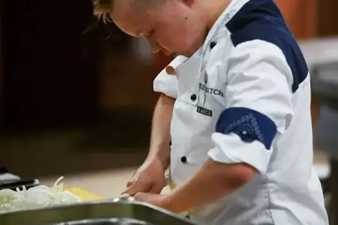 Ile lat ma Karol z Hell's Kitchen? Poznaj wiek uczestnika show