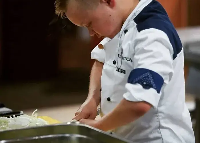 Ile lat ma Karol z Hell's Kitchen? Poznaj wiek uczestnika show