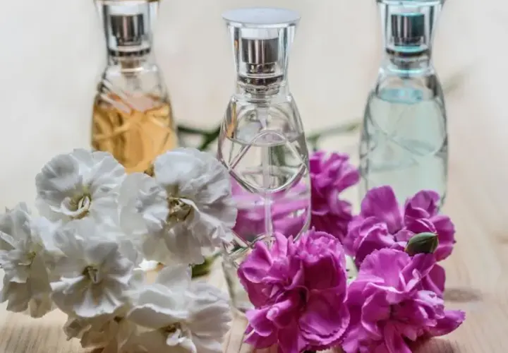 Najlepsze perfumy damskie na lato: świeże i trwałe zapachy 2023