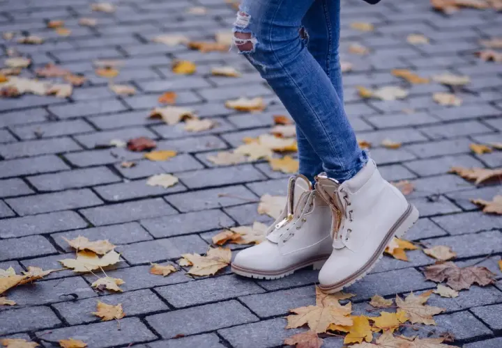Jakie buty damskie na jesień? Modne trendy i praktyczne porady