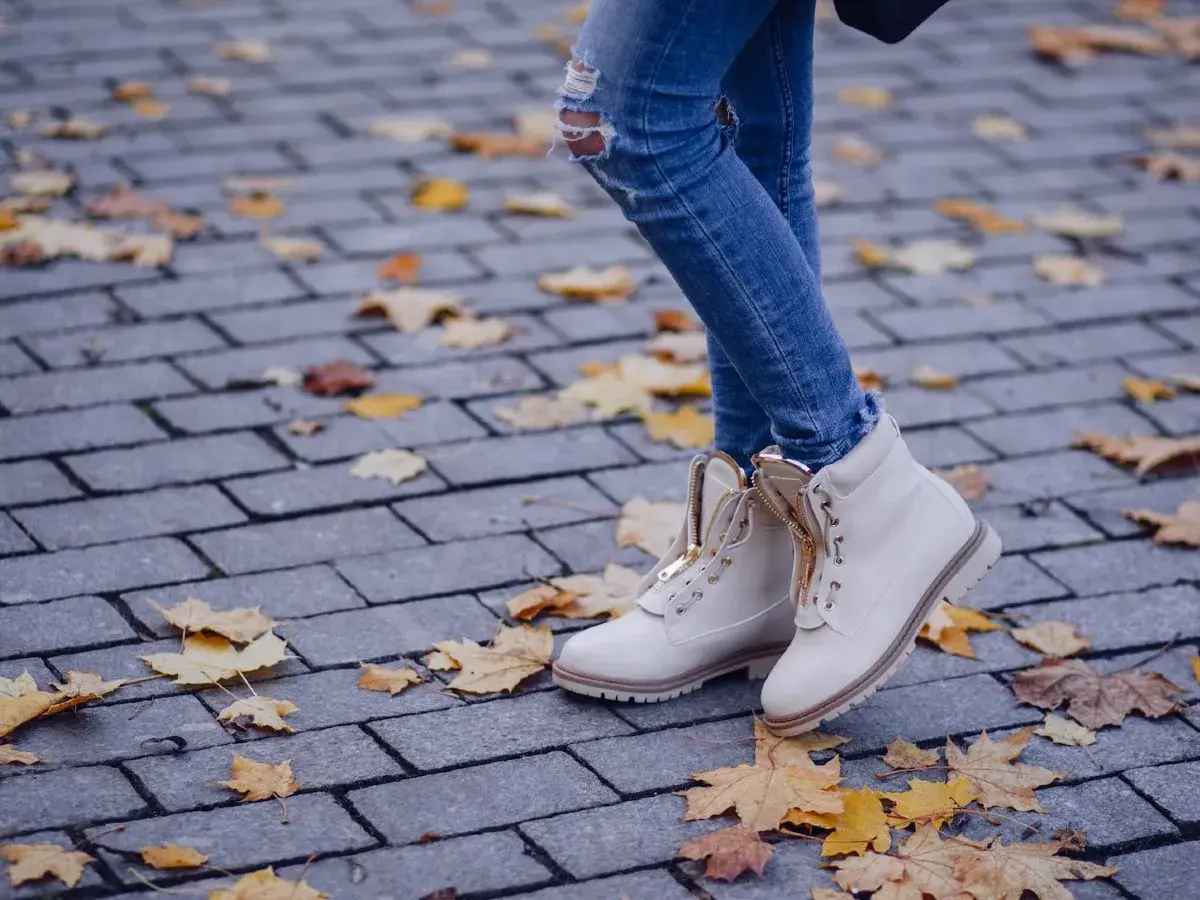 Jakie buty damskie na jesień? Modne trendy i praktyczne porady